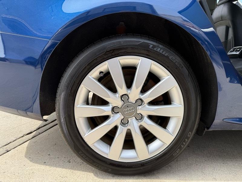 Audi A4 2.0T Sedan quattro Tiptronic 2015