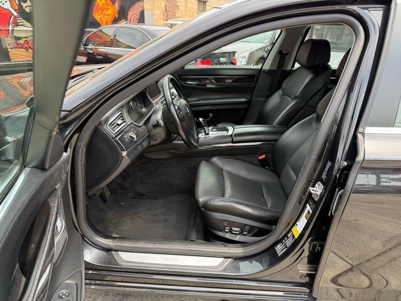 BMW 7-Series 750Li xDrive 2011