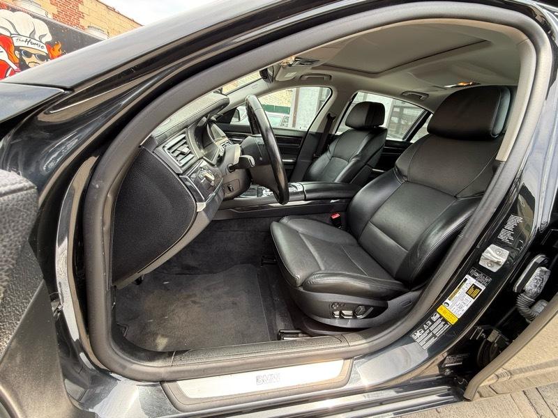 BMW 7-Series 750Li xDrive 2011