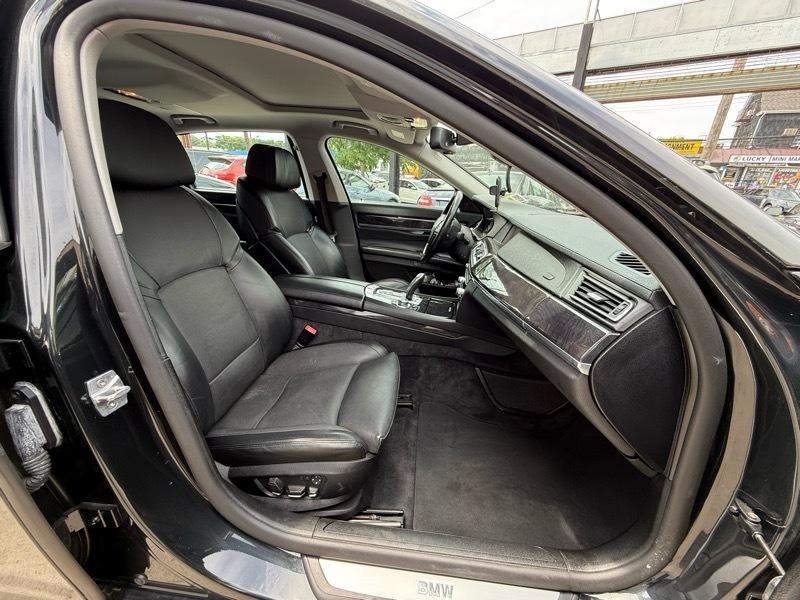 BMW 7-Series 750Li xDrive 2011