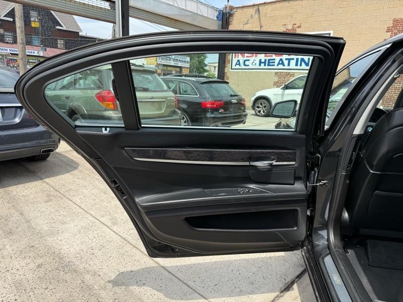 BMW 7-Series 750Li xDrive 2011