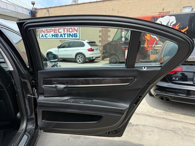 BMW 7-Series 750Li xDrive 2011