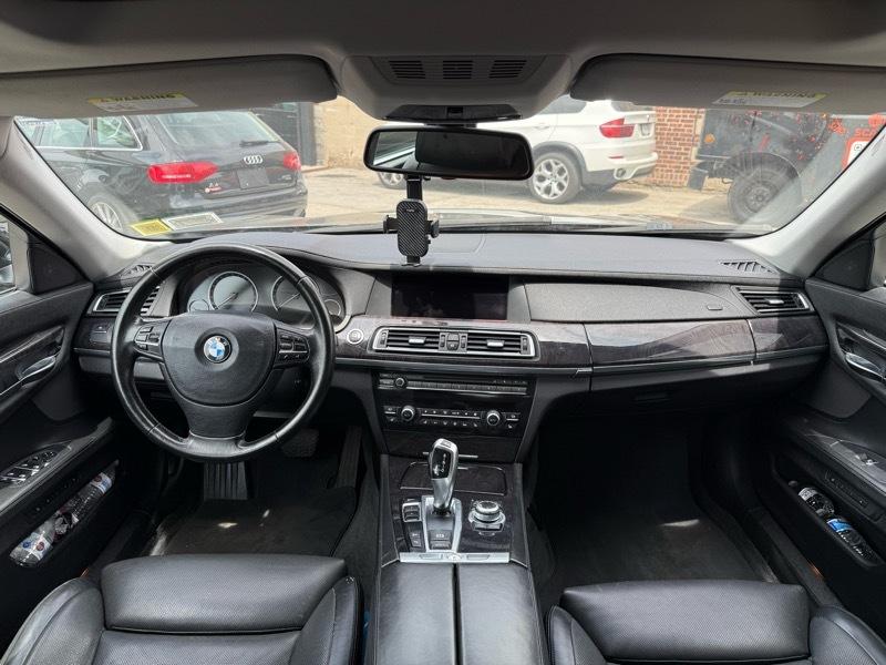 BMW 7-Series 750Li xDrive 2011