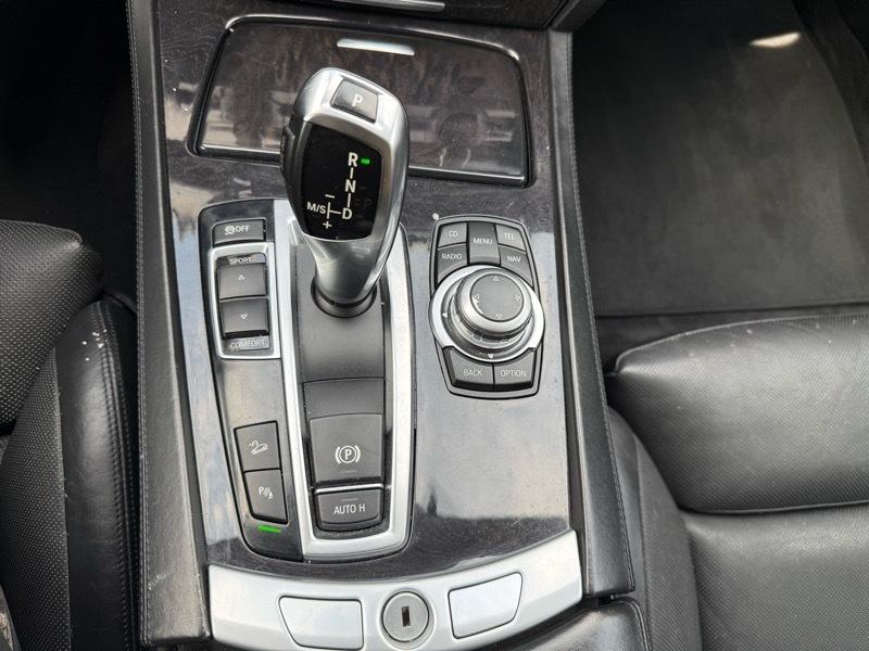 BMW 7-Series 750Li xDrive 2011