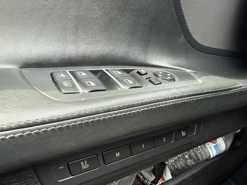 BMW 7-Series 750Li xDrive 2011