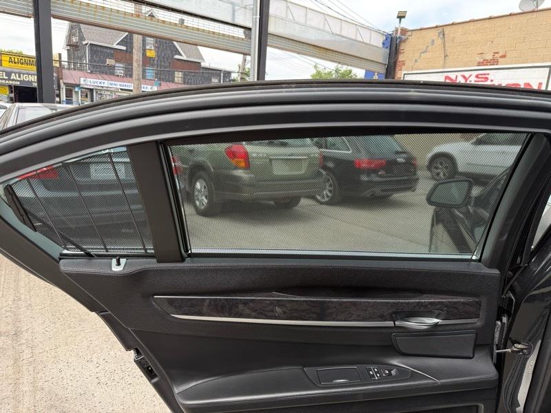 BMW 7-Series 750Li xDrive 2011