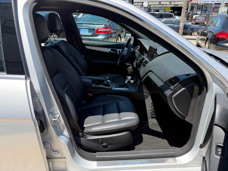 Mercedes-Benz C-Class C300 4MATIC Luxury Sedan 2009