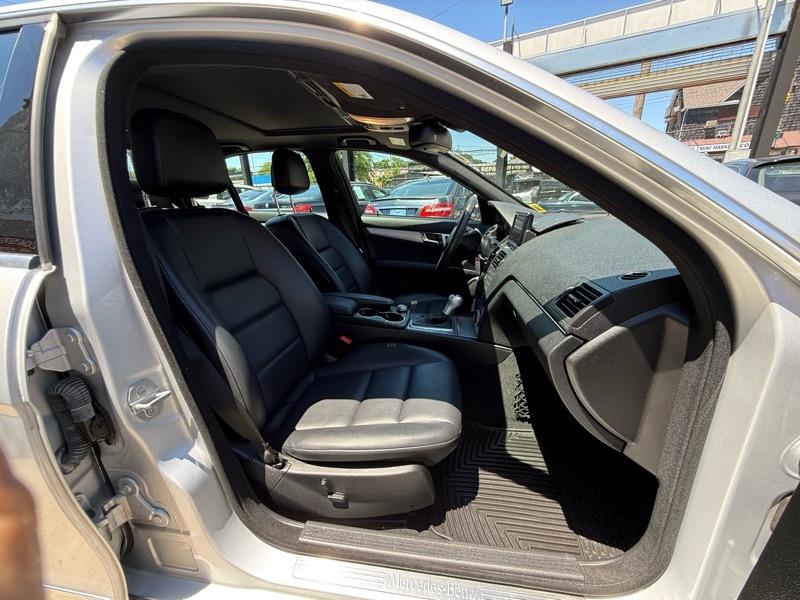 Mercedes-Benz C-Class C300 4MATIC Luxury Sedan 2009