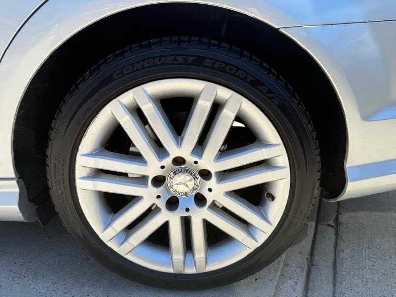 Mercedes-Benz C-Class C300 4MATIC Luxury Sedan 2009