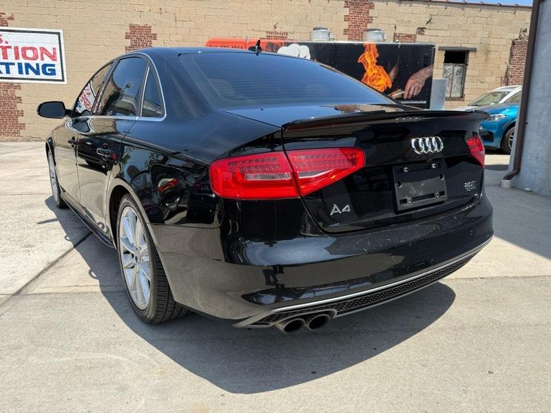 Audi A4 2.0T Sedan quattro Tiptronic 2015