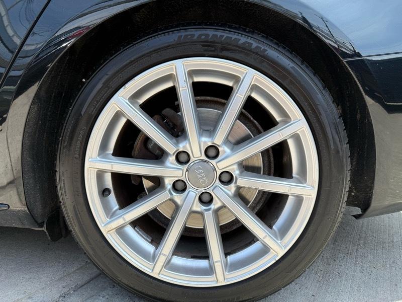 Audi A4 2.0T Sedan quattro Tiptronic 2015