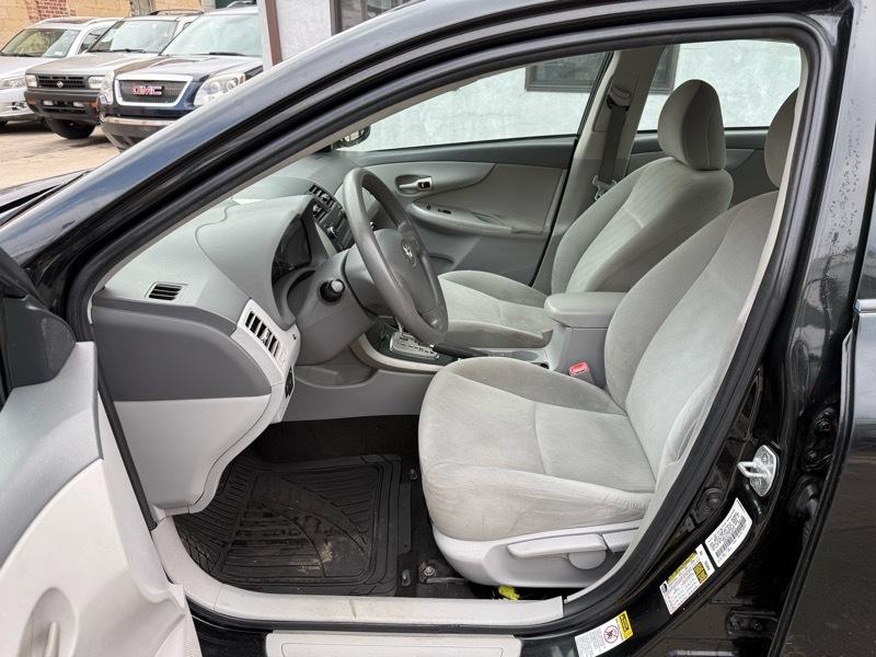Toyota Corolla LE 4-Speed AT 2010
