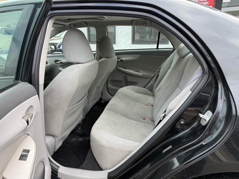 Toyota Corolla LE 4-Speed AT 2010
