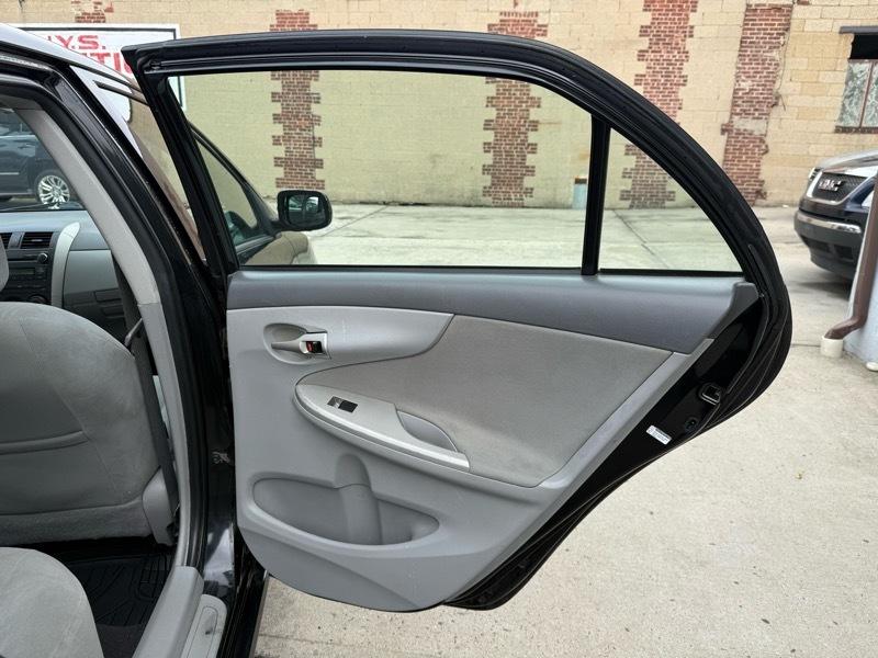 Toyota Corolla LE 4-Speed AT 2010