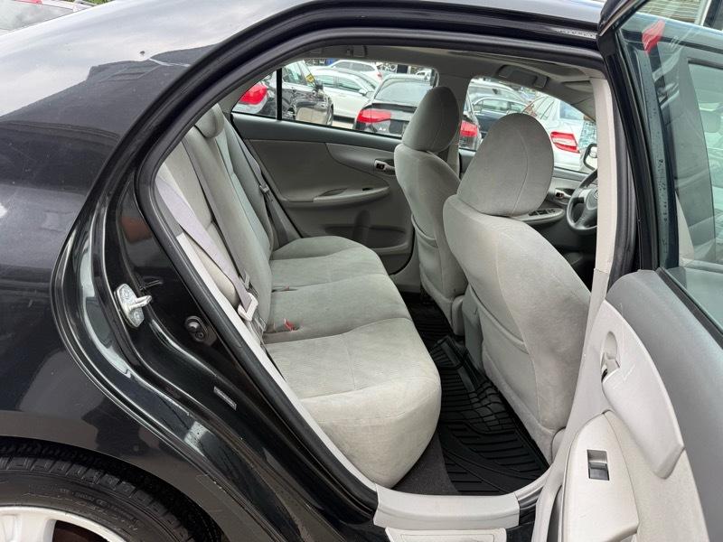 Toyota Corolla LE 4-Speed AT 2010