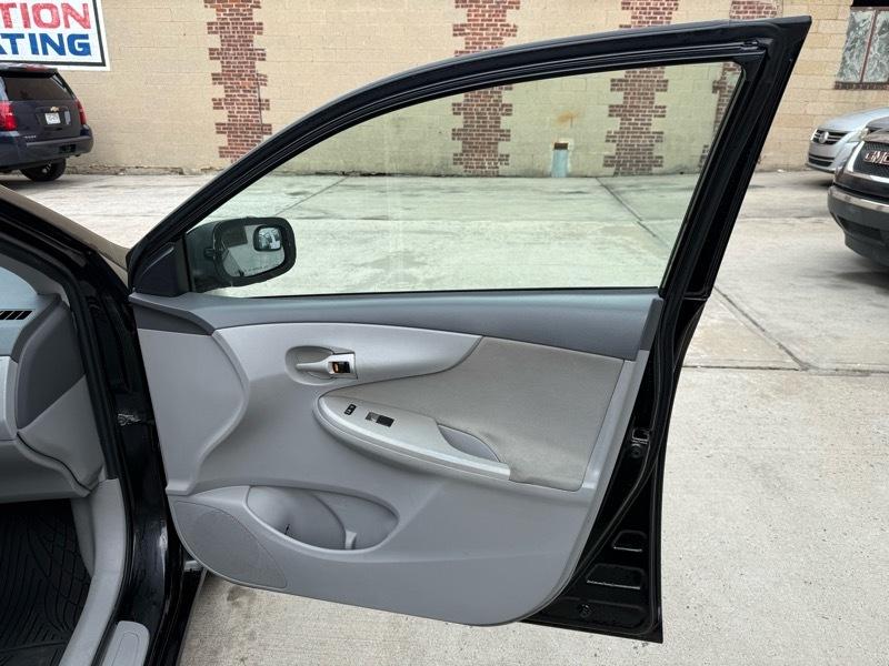 Toyota Corolla LE 4-Speed AT 2010