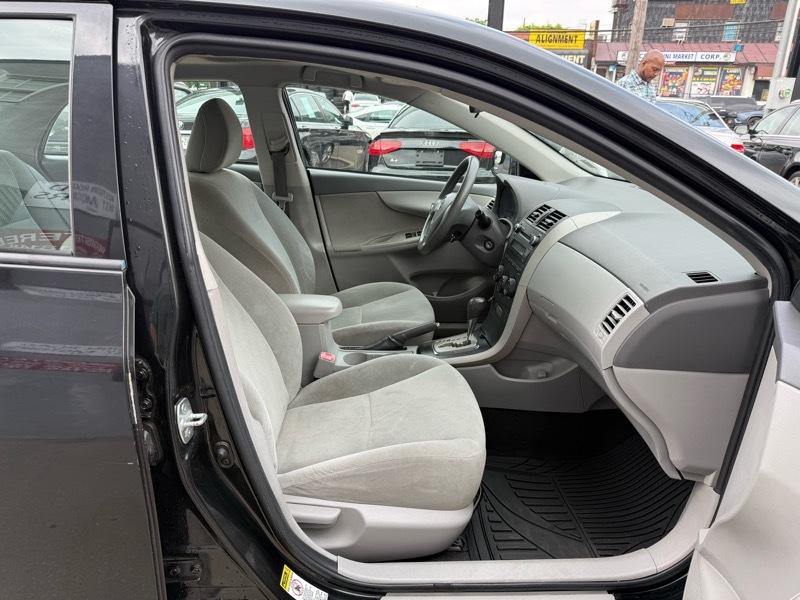 Toyota Corolla LE 4-Speed AT 2010