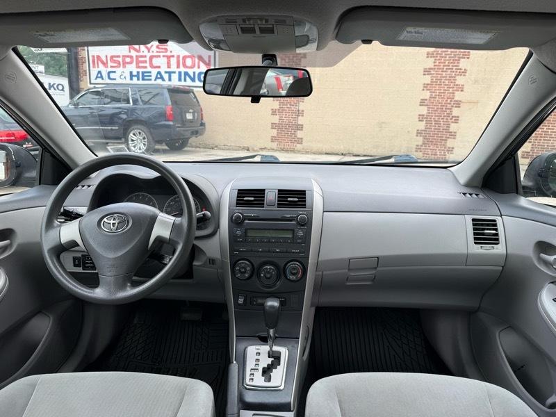 Toyota Corolla LE 4-Speed AT 2010