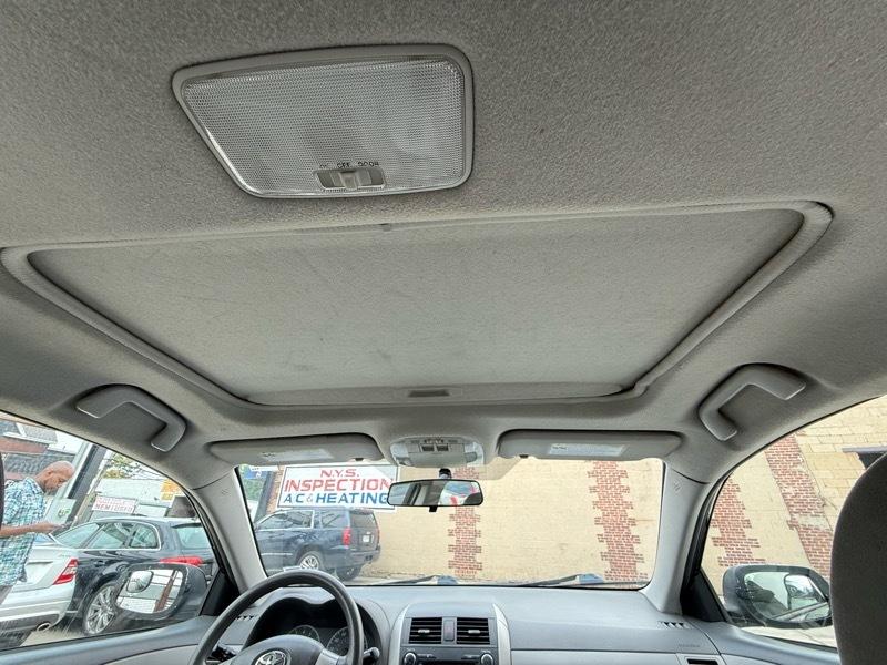 Toyota Corolla LE 4-Speed AT 2010