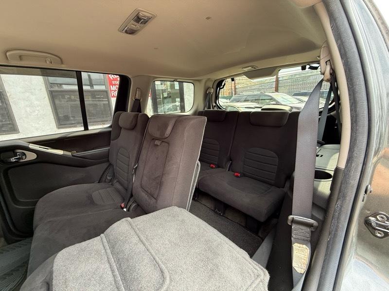 Nissan Pathfinder XE 4WD 2005