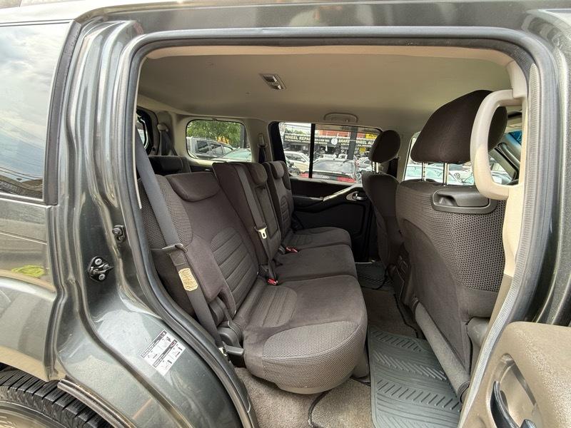 Nissan Pathfinder XE 4WD 2005