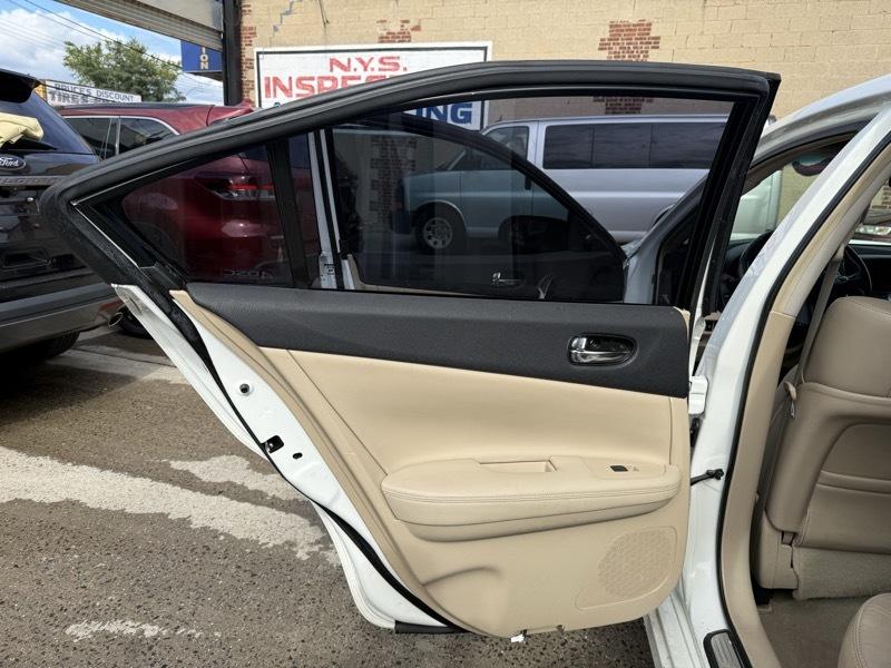 Nissan Maxima SV 2013
