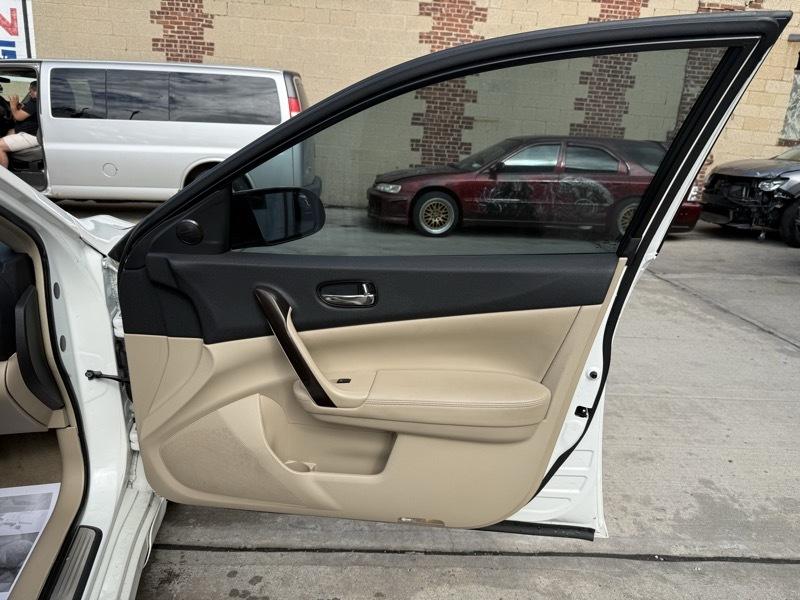 Nissan Maxima SV 2013