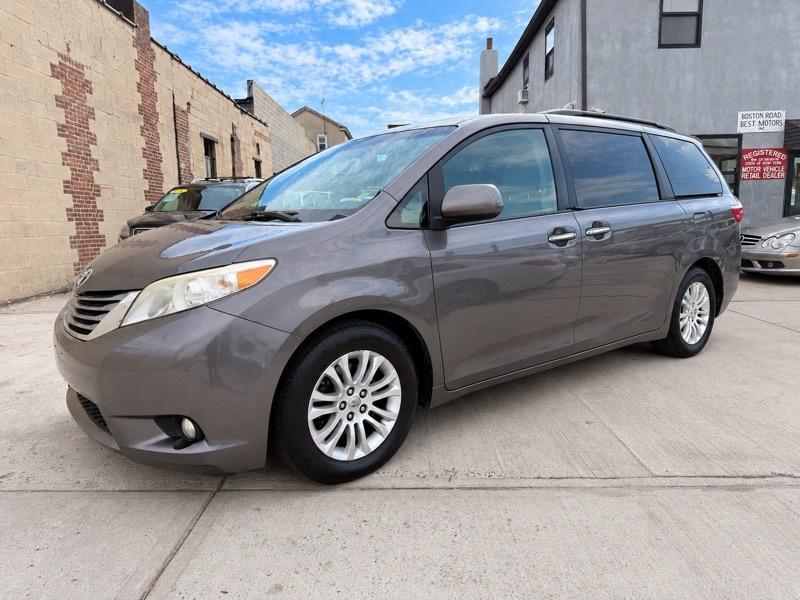 Toyota Sienna XLE FWD 8-Passenger V6 2016