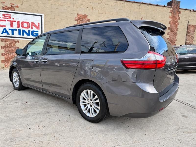 Toyota Sienna XLE FWD 8-Passenger V6 2016