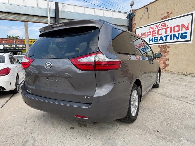 Toyota Sienna XLE FWD 8-Passenger V6 2016