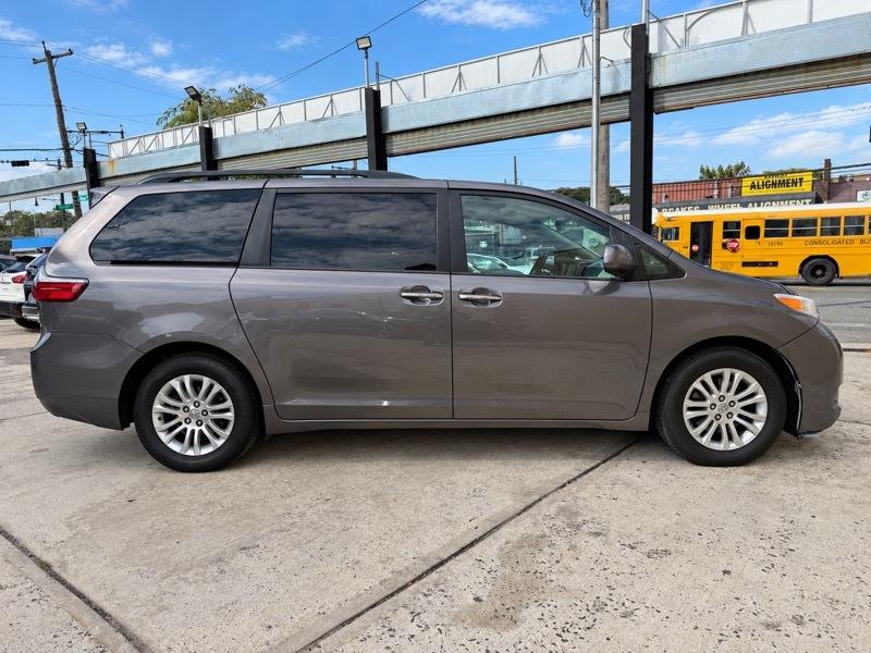 Toyota Sienna XLE FWD 8-Passenger V6 2016