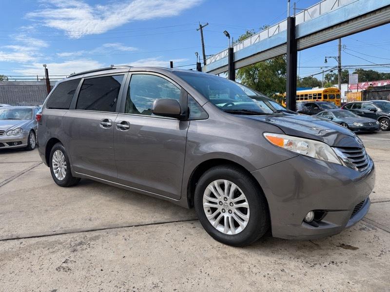 Toyota Sienna XLE FWD 8-Passenger V6 2016