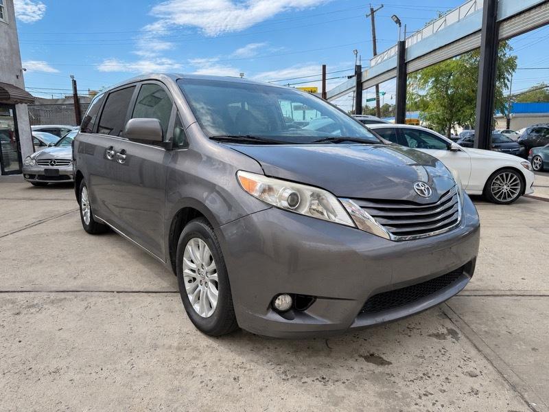 Toyota Sienna XLE FWD 8-Passenger V6 2016