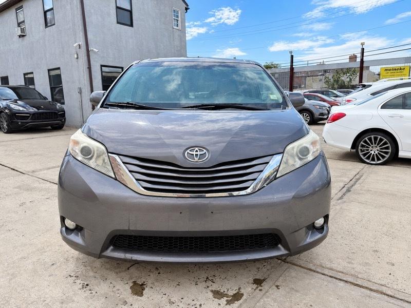 Toyota Sienna XLE FWD 8-Passenger V6 2016