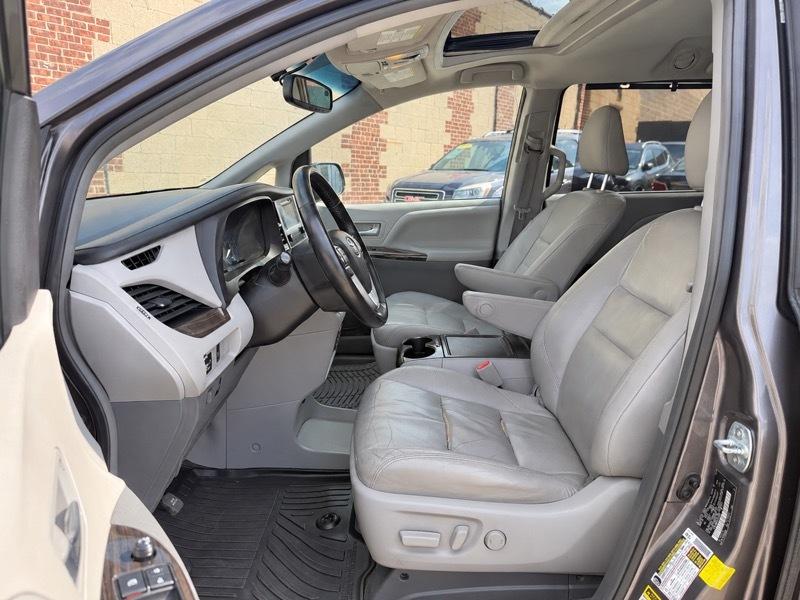 Toyota Sienna XLE FWD 8-Passenger V6 2016