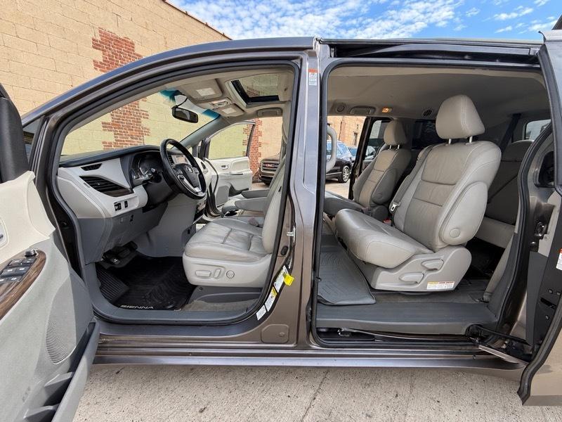 Toyota Sienna XLE FWD 8-Passenger V6 2016