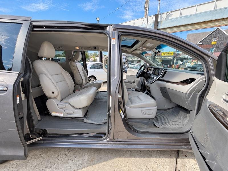Toyota Sienna XLE FWD 8-Passenger V6 2016