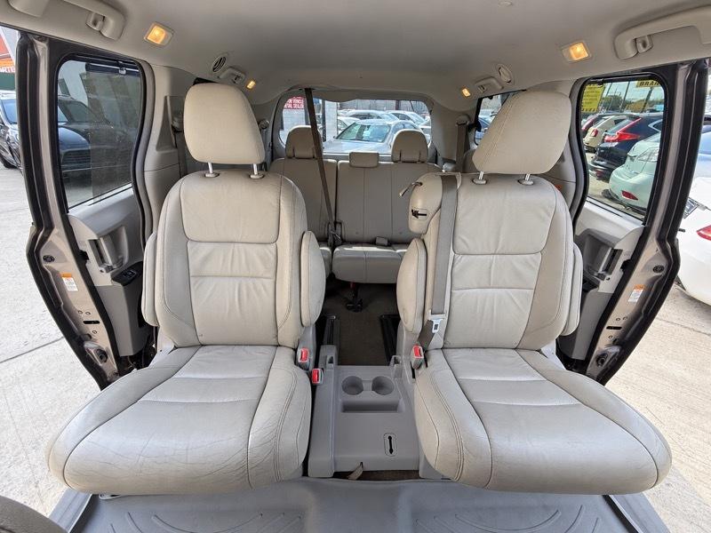 Toyota Sienna XLE FWD 8-Passenger V6 2016