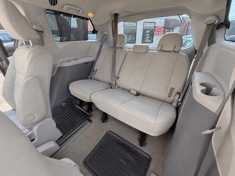 Toyota Sienna XLE FWD 8-Passenger V6 2016