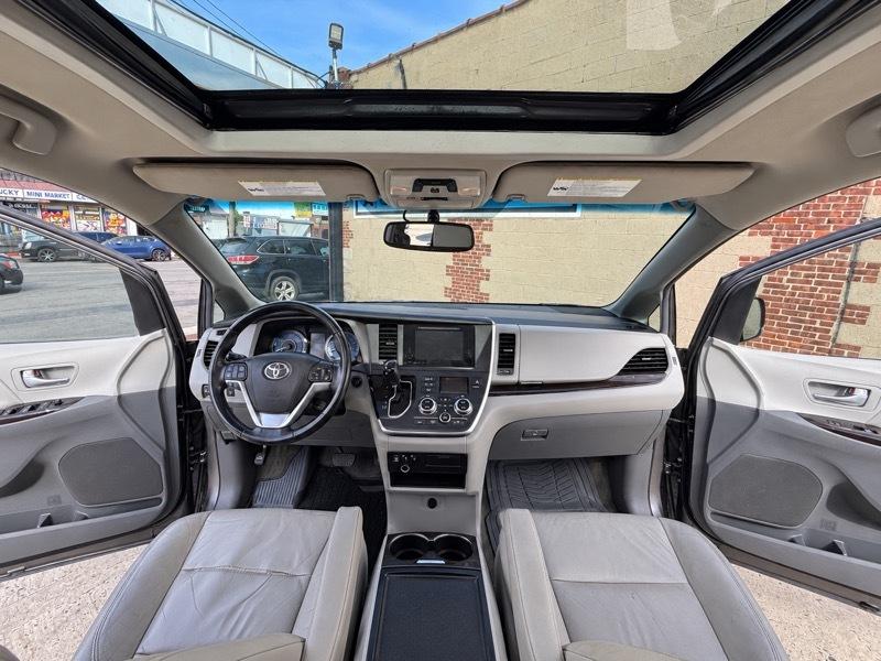 Toyota Sienna XLE FWD 8-Passenger V6 2016