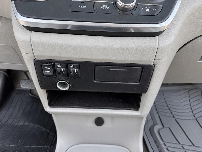 Toyota Sienna XLE FWD 8-Passenger V6 2016