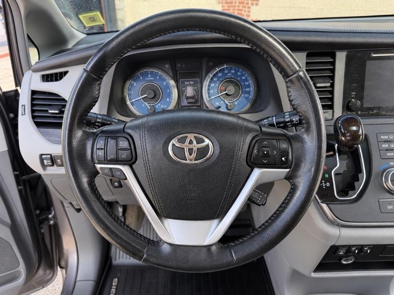 Toyota Sienna XLE FWD 8-Passenger V6 2016