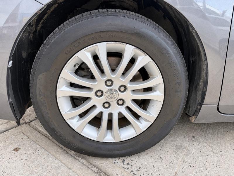 Toyota Sienna XLE FWD 8-Passenger V6 2016