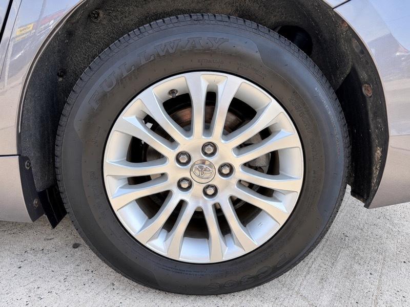 Toyota Sienna XLE FWD 8-Passenger V6 2016