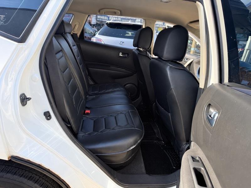Nissan Rogue S AWD 2011