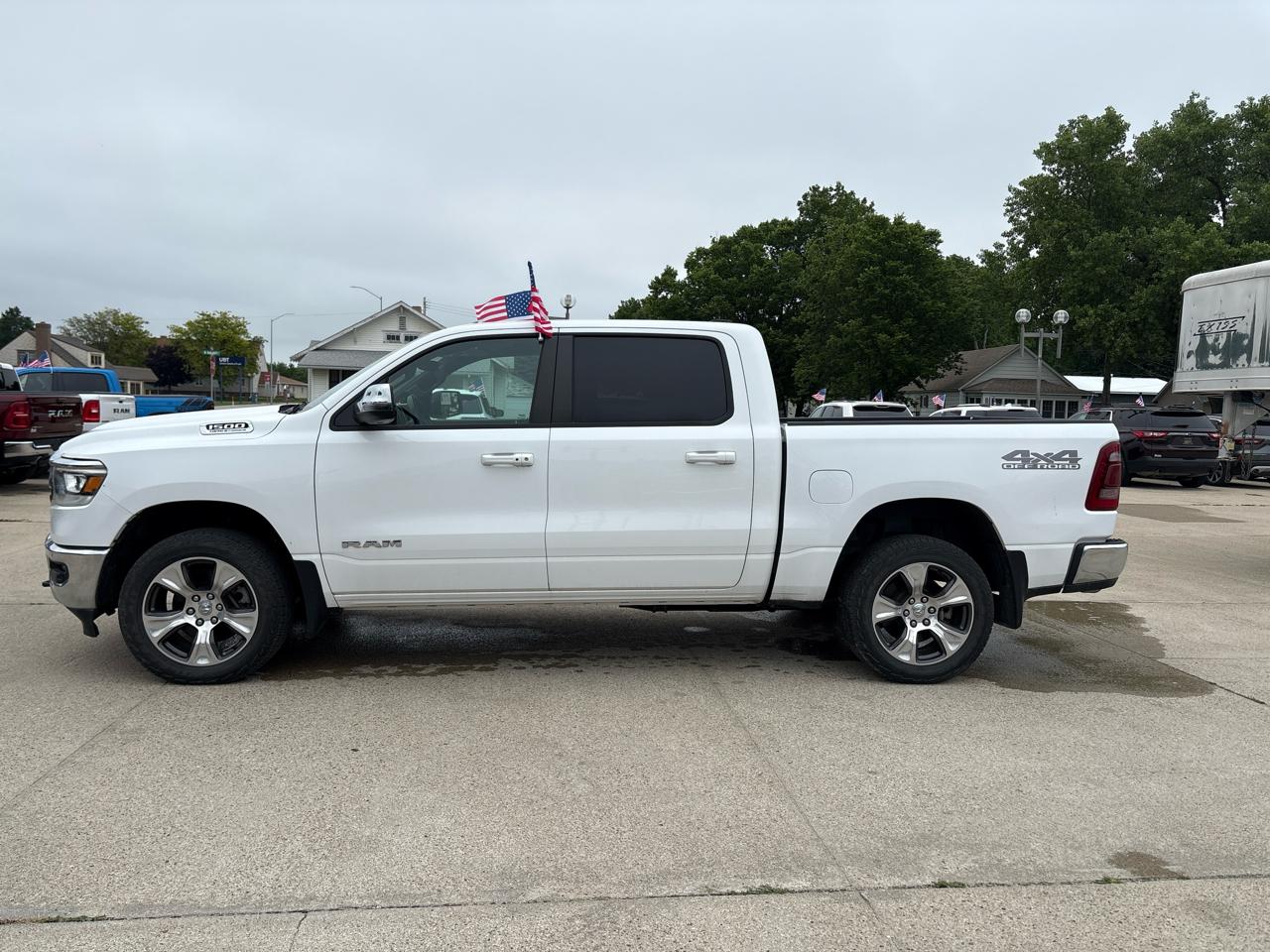 RAM 1500 Laramie 4x4 Crew Cab 5'7" Box 2023