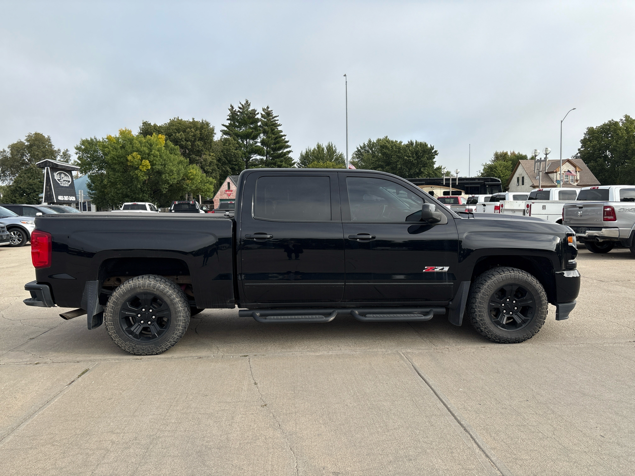 Chevrolet Silverado 1500 4WD Crew Cab 143.5" LTZ w/2LZ 2017 Chevrolet Silverado 1500 4WD Crew Cab 143.5" LTZ w/2LZ 2017