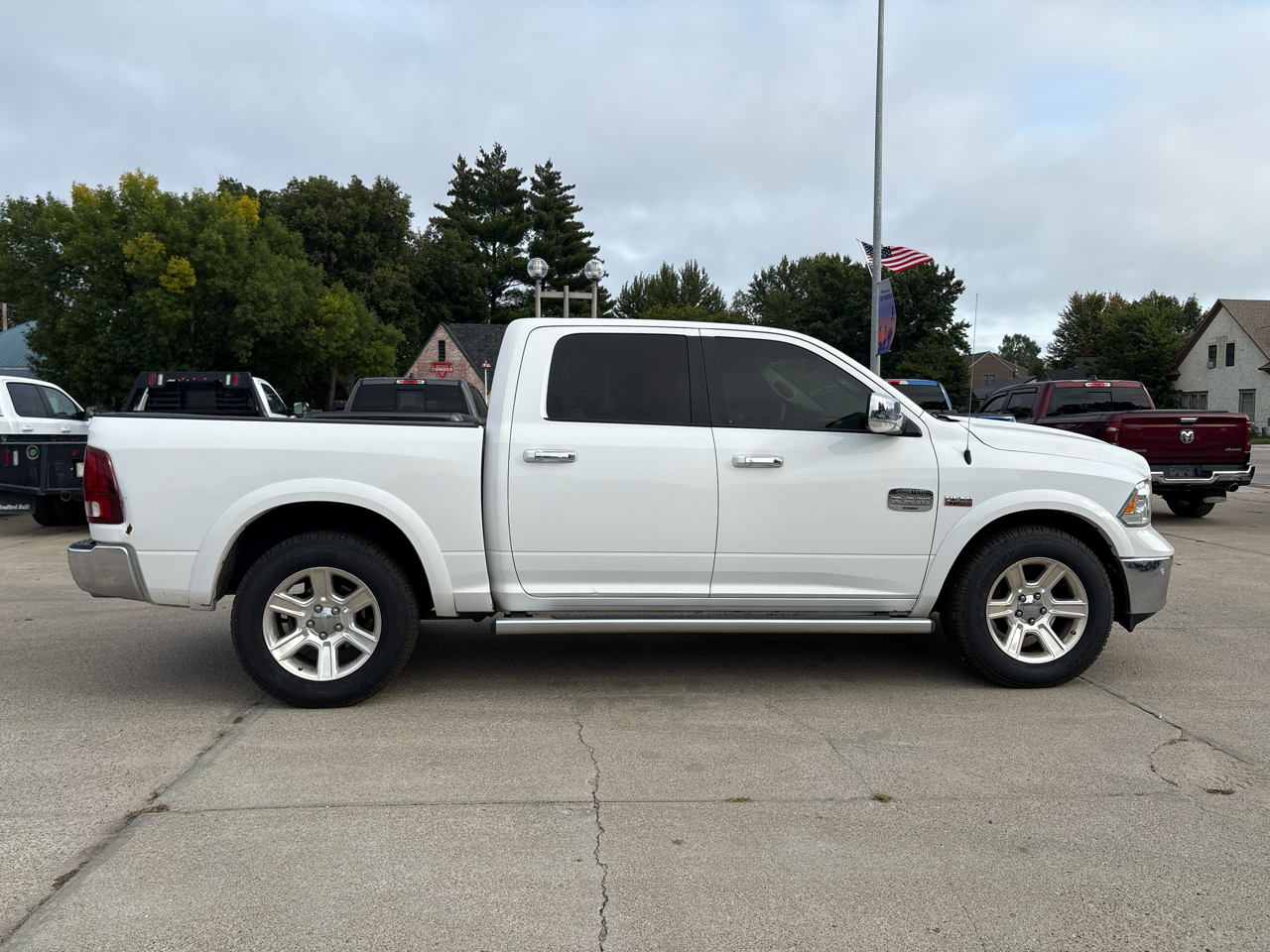 RAM 1500 4WD Crew Cab 140.5" Longhorn 2016 RAM 1500 4WD Crew Cab 140.5" Longhorn 2016