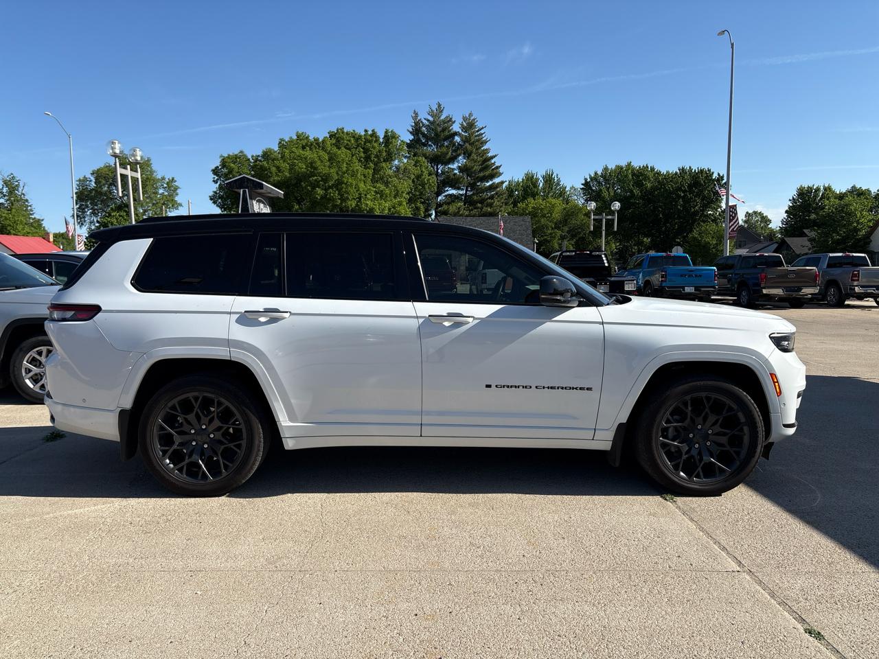 Jeep Grand Cherokee L Summit 4WD 2023