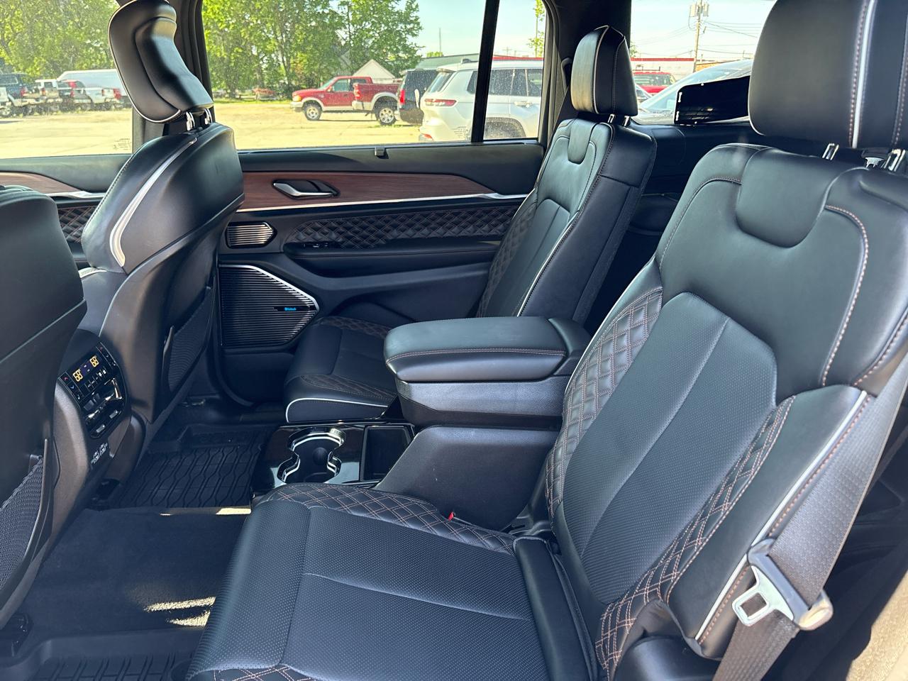 Jeep Grand Cherokee L Summit 4WD 2023